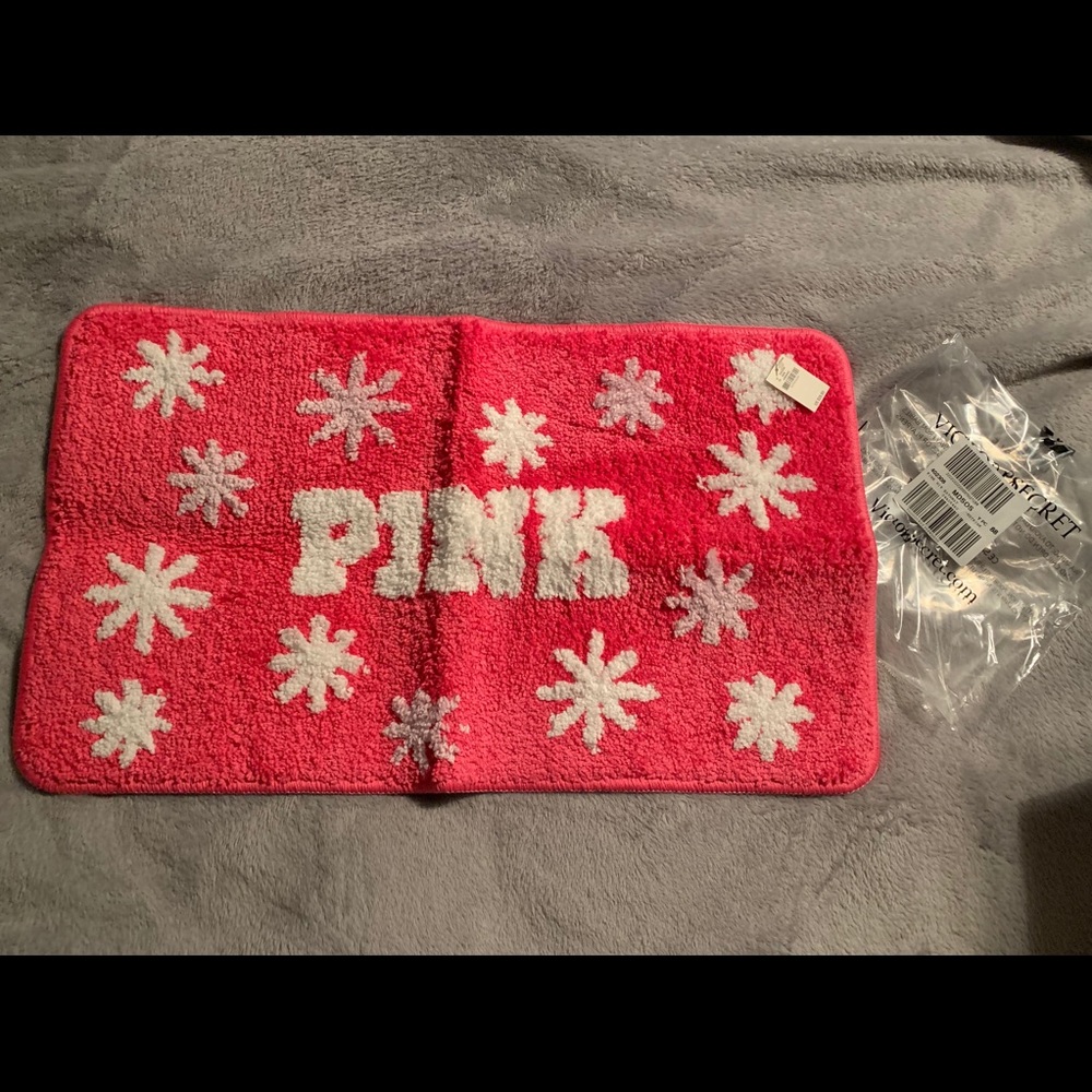 Victoria’s Secret PINK bath mat new